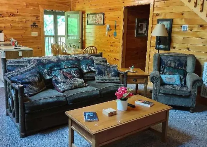 Beautiful 2 Bed Cabin With Hot Tub And Resort Pool