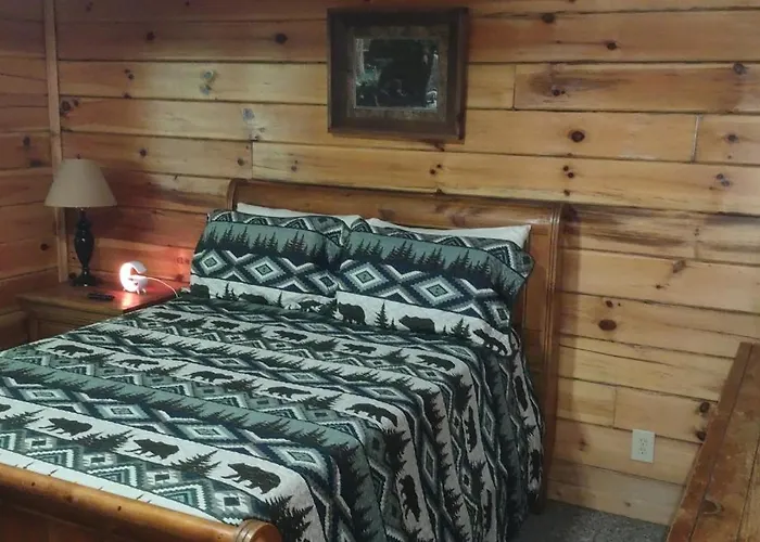 Beautiful 2 Bed Cabin With Hot Tub And Resort Pool