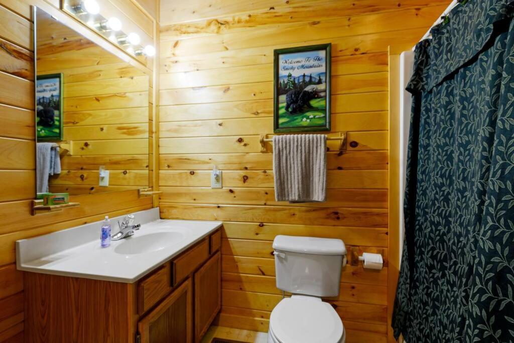 Beautiful 2 Bed With Hot Tub And Pool Hébergement de vacances Sevierville