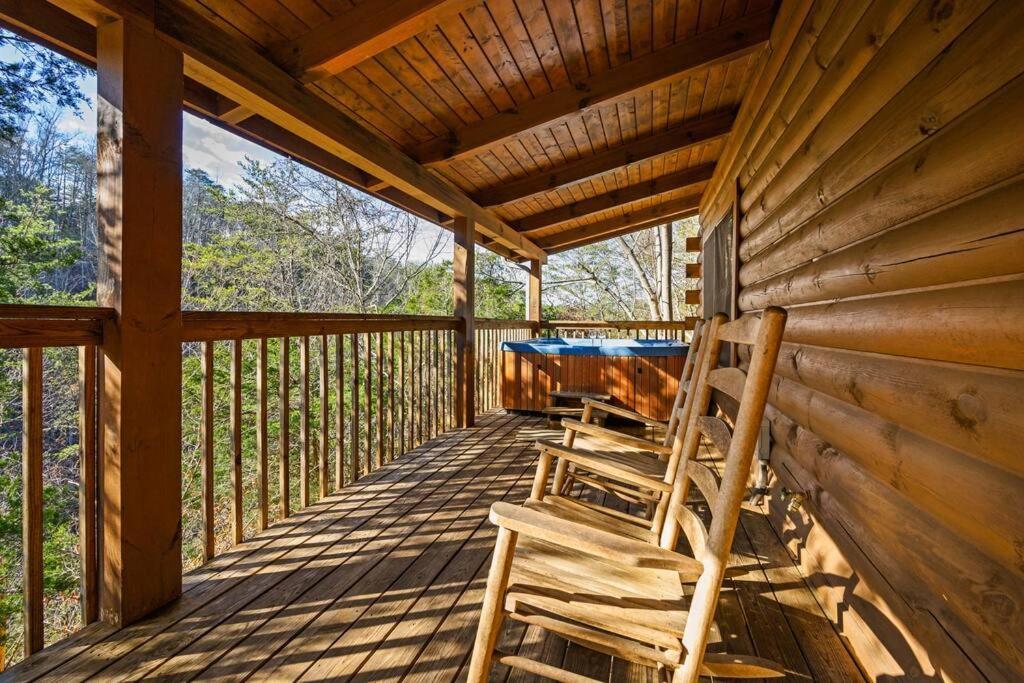 Beautiful 2 Bed With Hot Tub And Pool