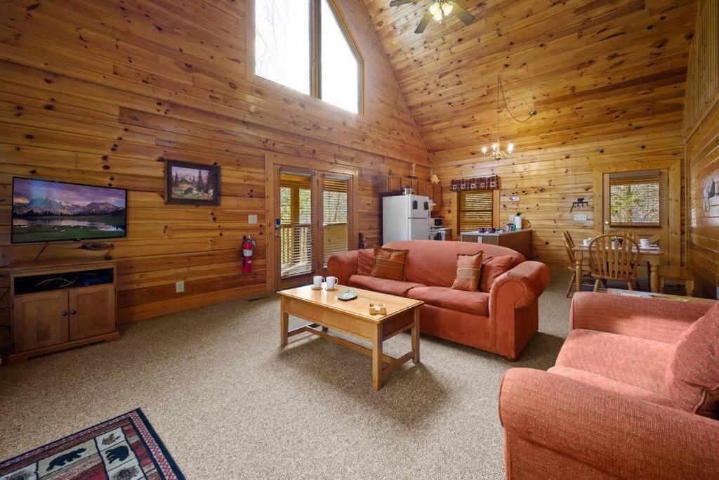 Beautiful 2 Bed With Hot Tub And Pool *