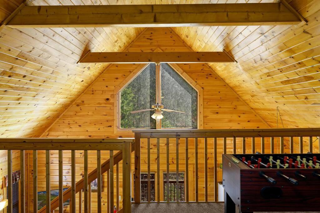 Beautiful 2 Bed With Hot Tub And Pool Hébergement de vacances Sevierville