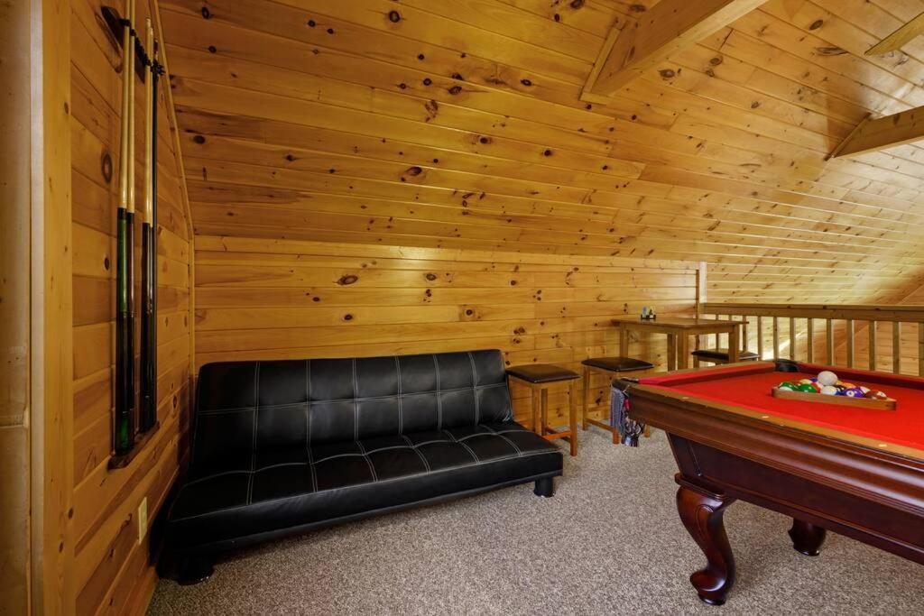 Beautiful 2 Bed With Hot Tub And Pool